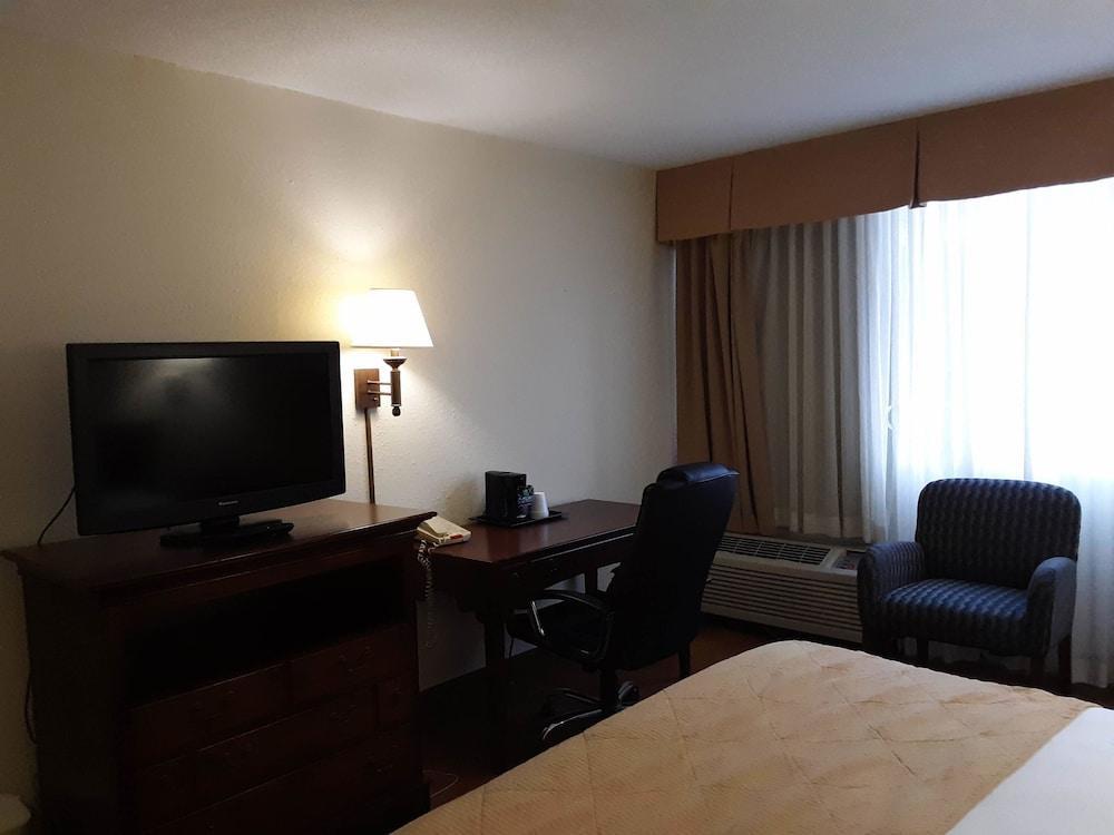 Norwood Inn Hudson Экстерьер фото