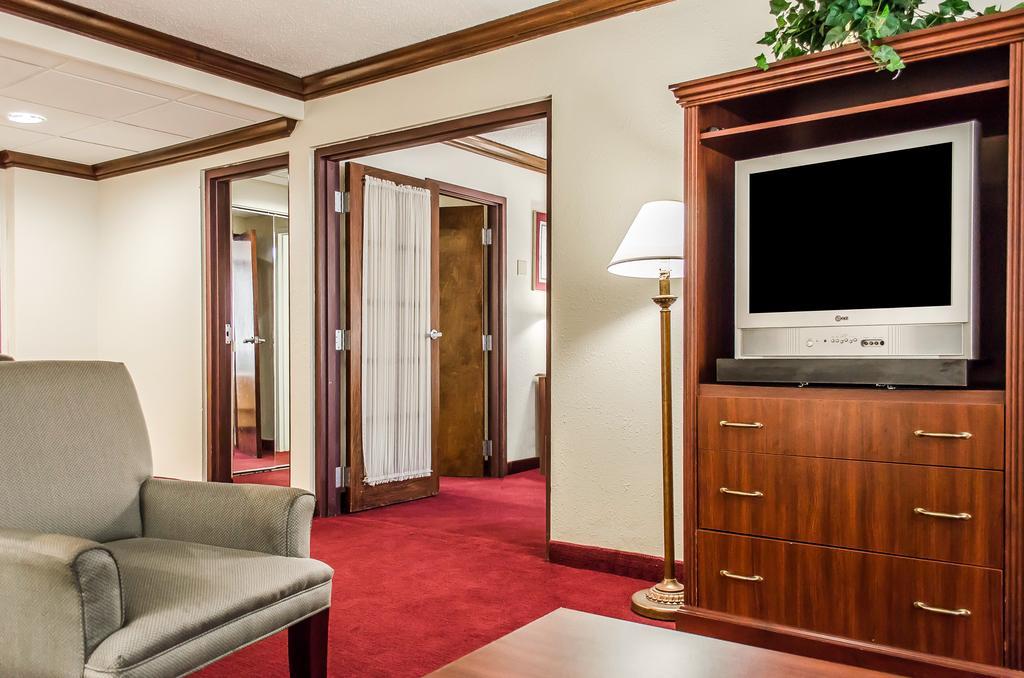 Norwood Inn Hudson Экстерьер фото