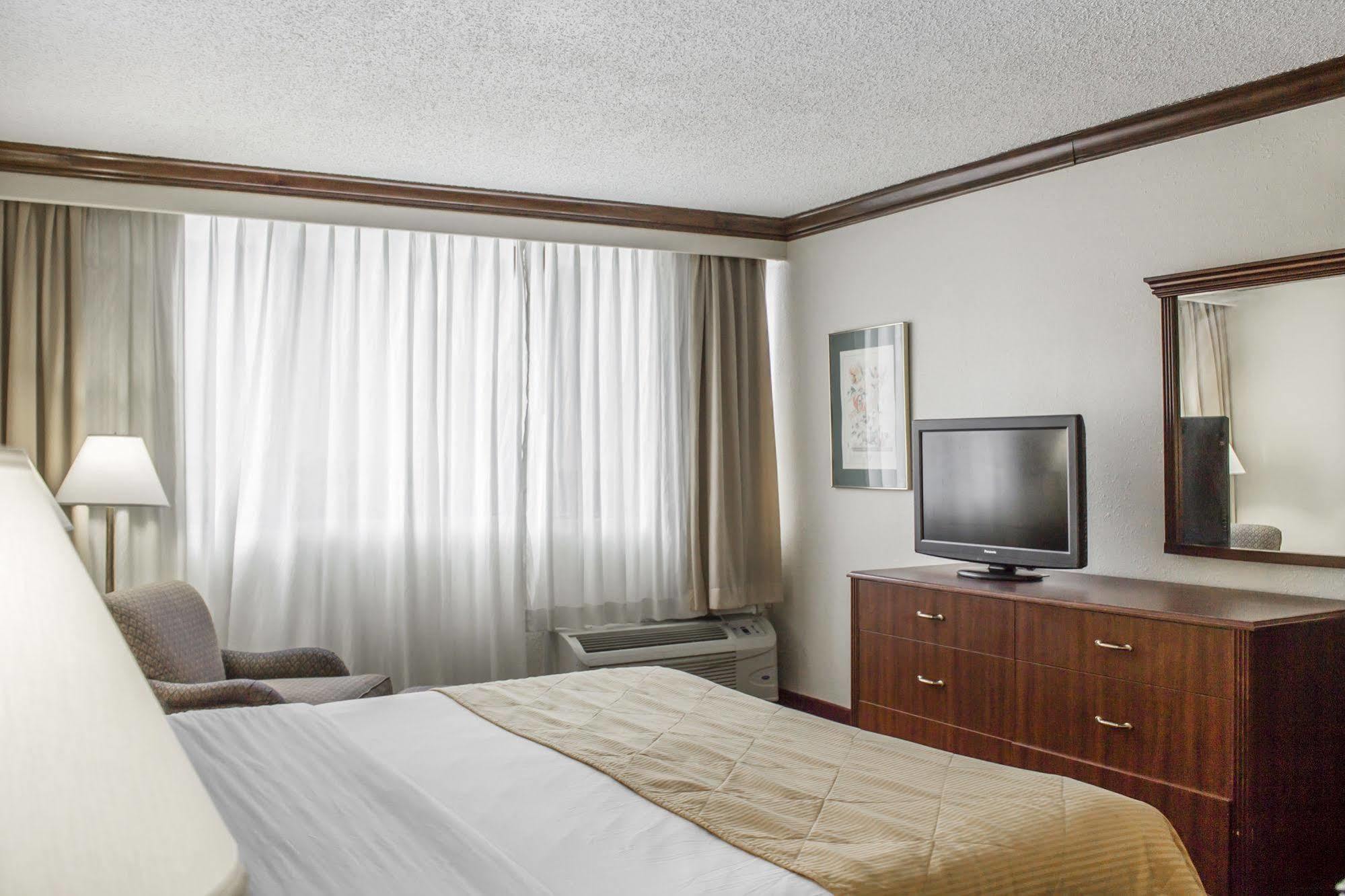 Norwood Inn Hudson Экстерьер фото