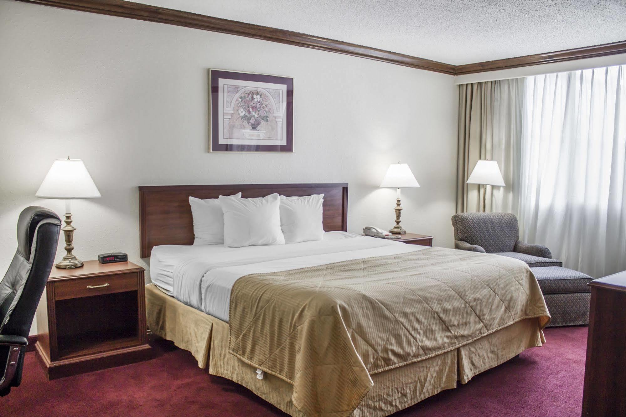 Norwood Inn Hudson Экстерьер фото