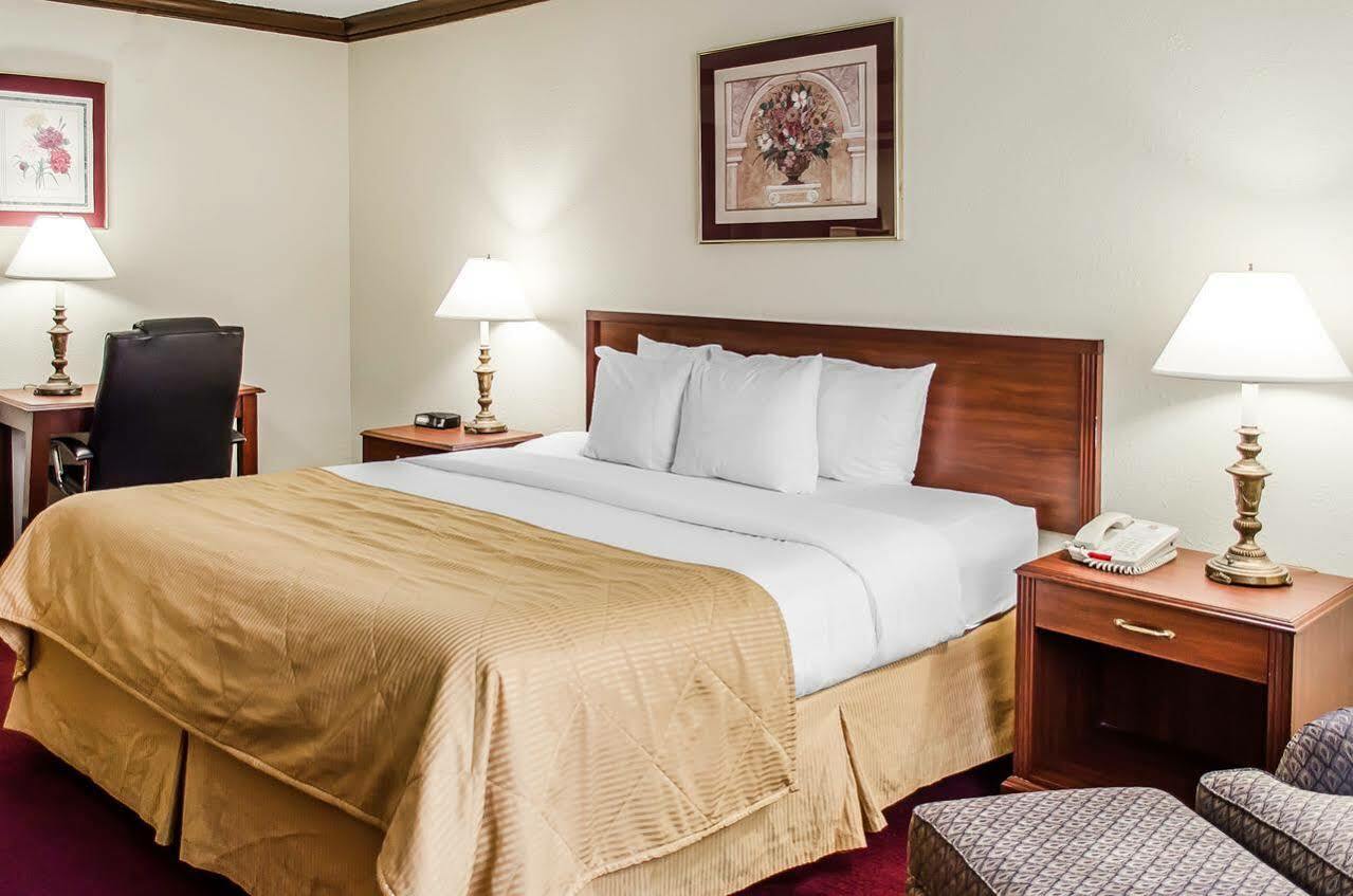 Norwood Inn Hudson Экстерьер фото
