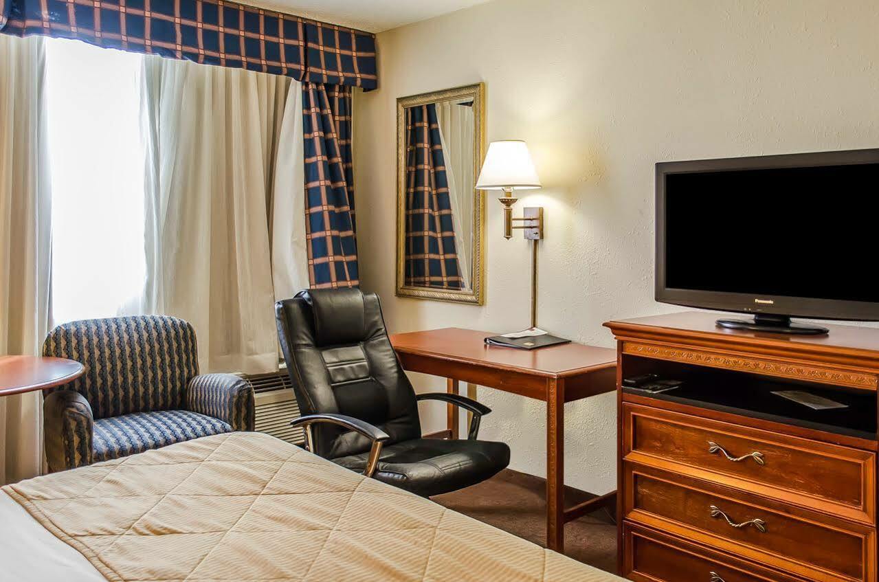 Norwood Inn Hudson Экстерьер фото