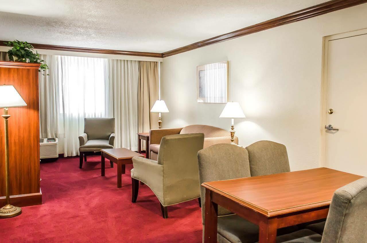 Norwood Inn Hudson Экстерьер фото