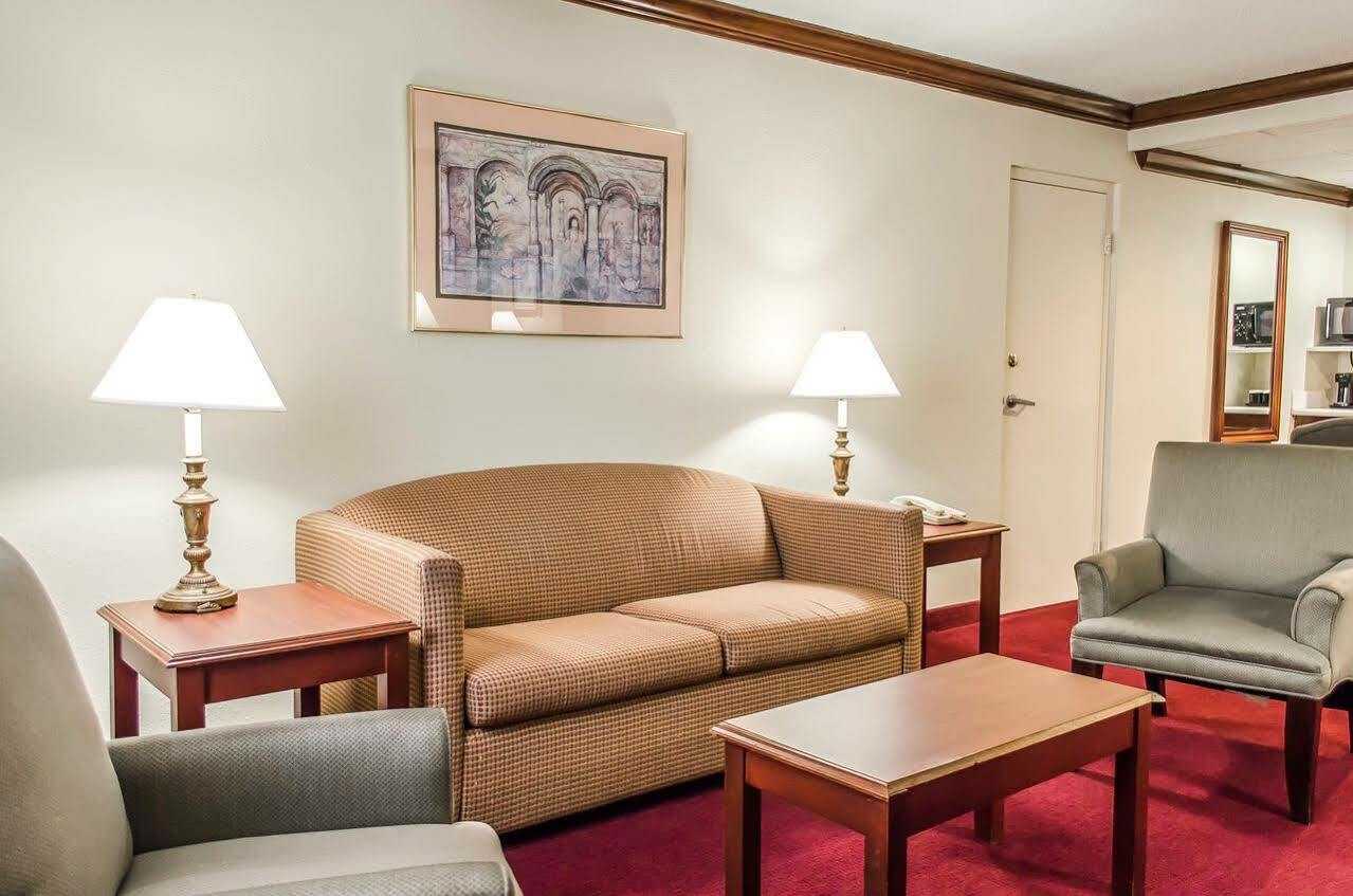 Norwood Inn Hudson Экстерьер фото