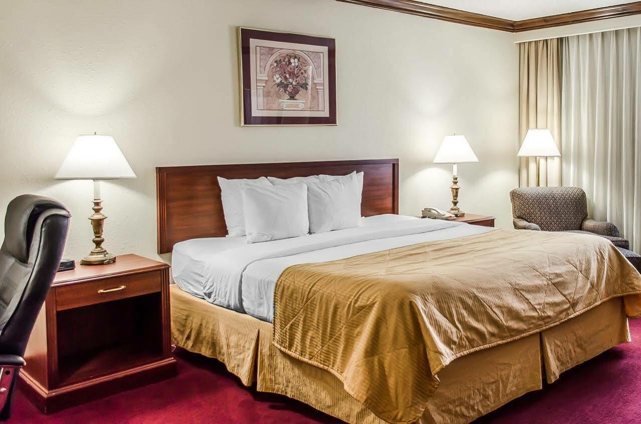 Norwood Inn Hudson Экстерьер фото